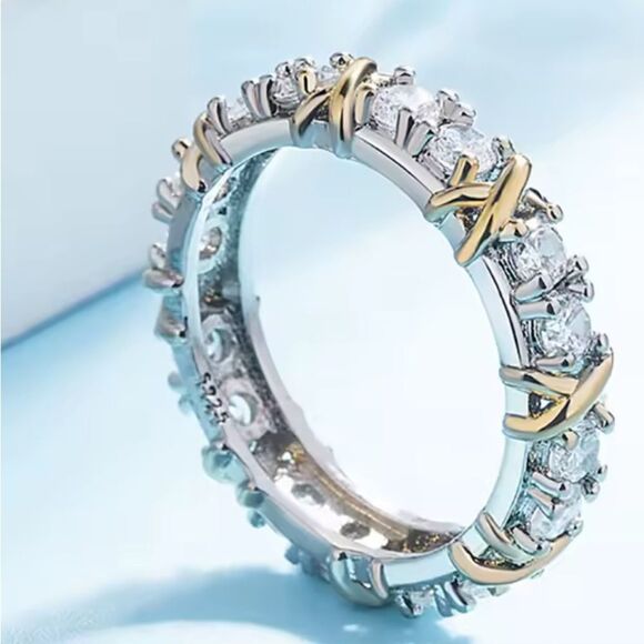 Luxurious Crystal-Embellished Bracelet - Picture 5 of 11